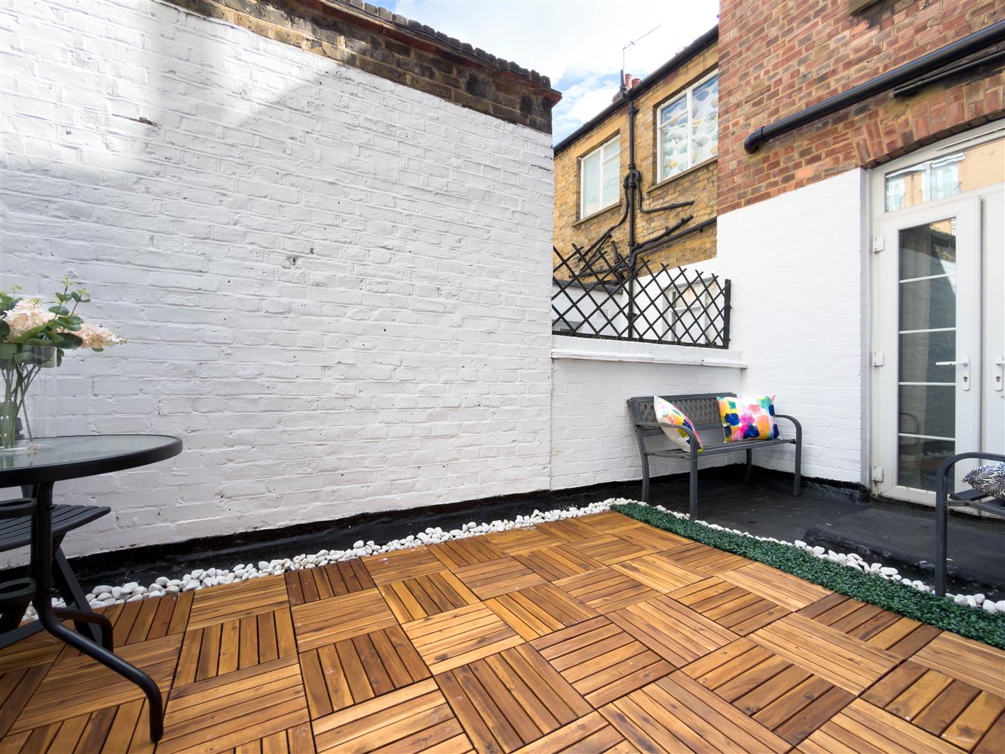 4 bed property in Strutton Ground, London